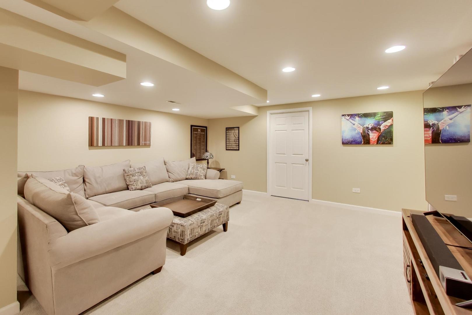1604 Pleasant Court, Libertyville, IL 60048