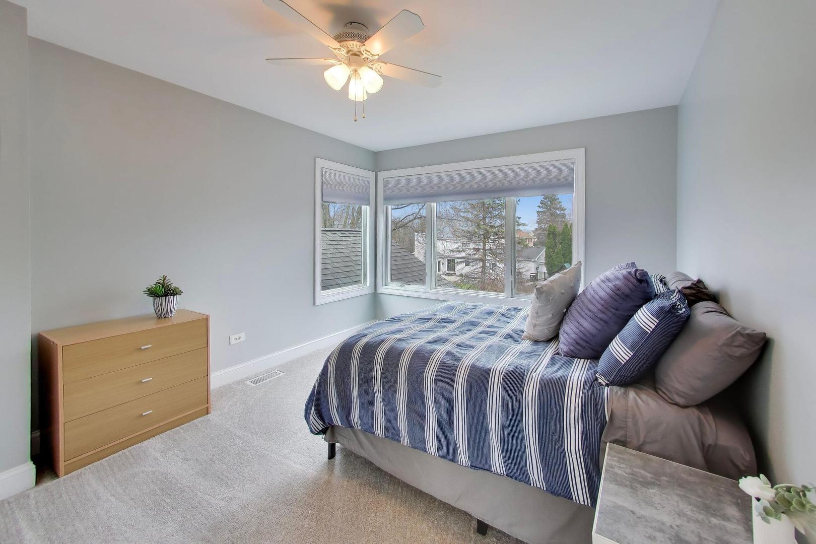 1604 Pleasant Court, Libertyville, IL 60048
