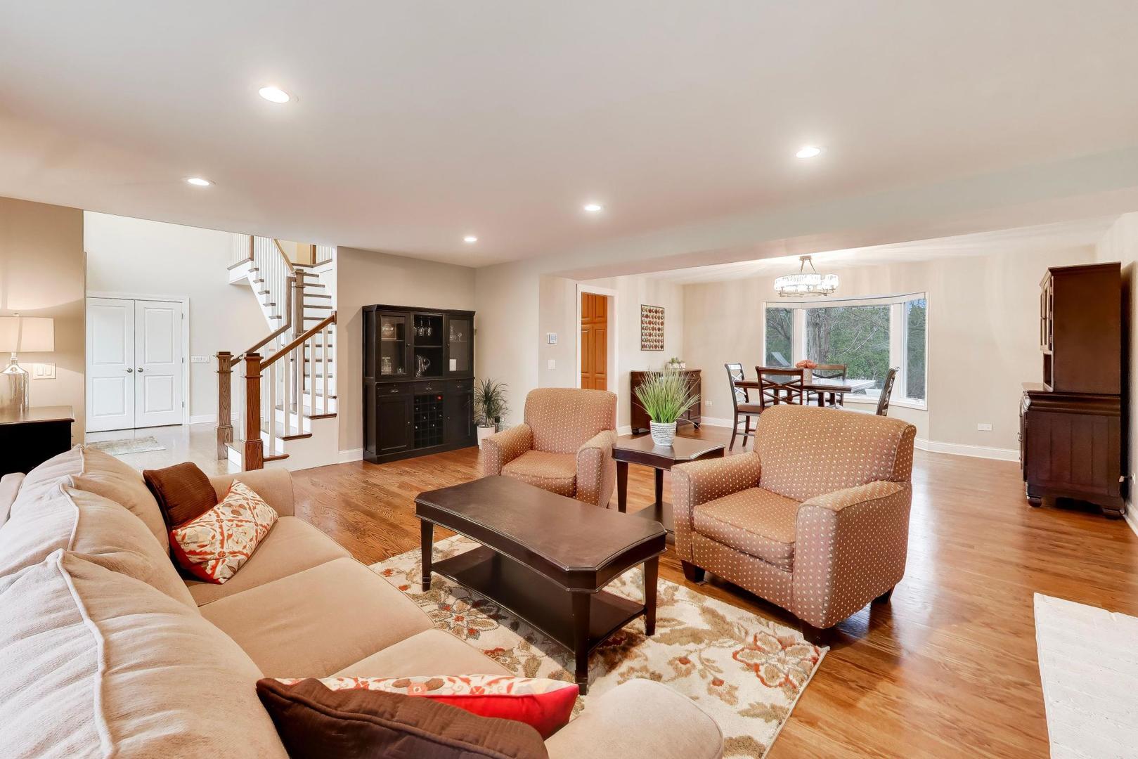 1604 Pleasant Court, Libertyville, IL 60048