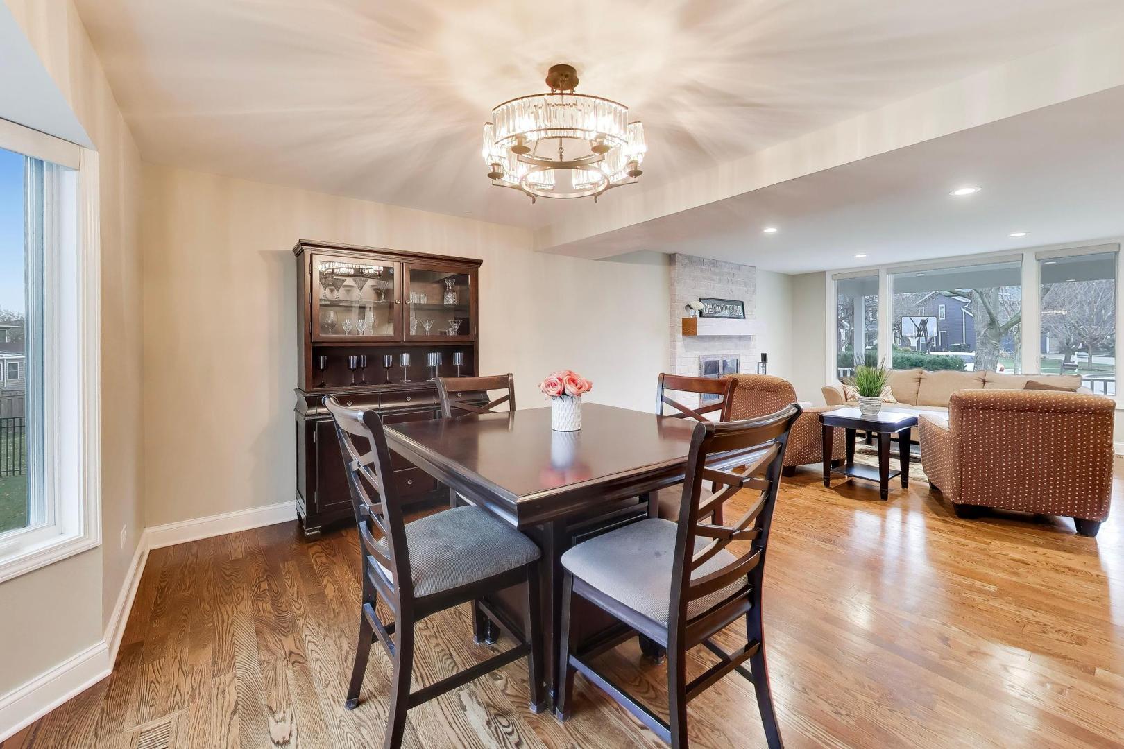 1604 Pleasant Court, Libertyville, IL 60048