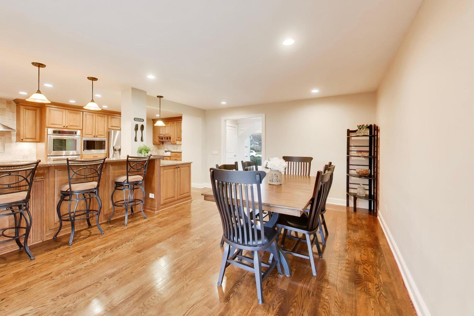 1604 Pleasant Court, Libertyville, IL 60048