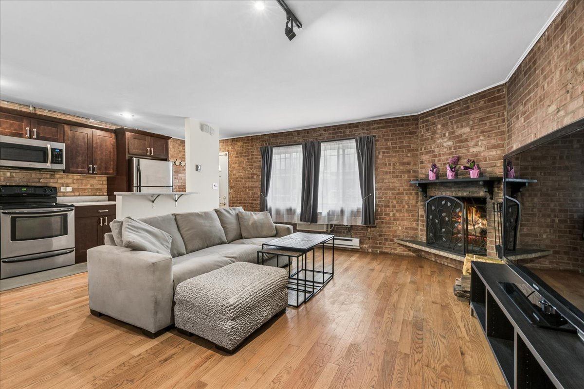 6118 N Hermitage Avenue #A, Chicago, IL 60660