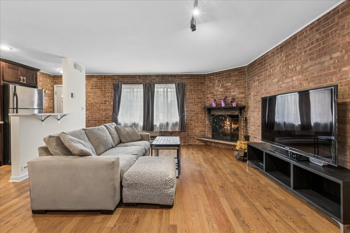 6118 N Hermitage Avenue #A, Chicago, IL 60660