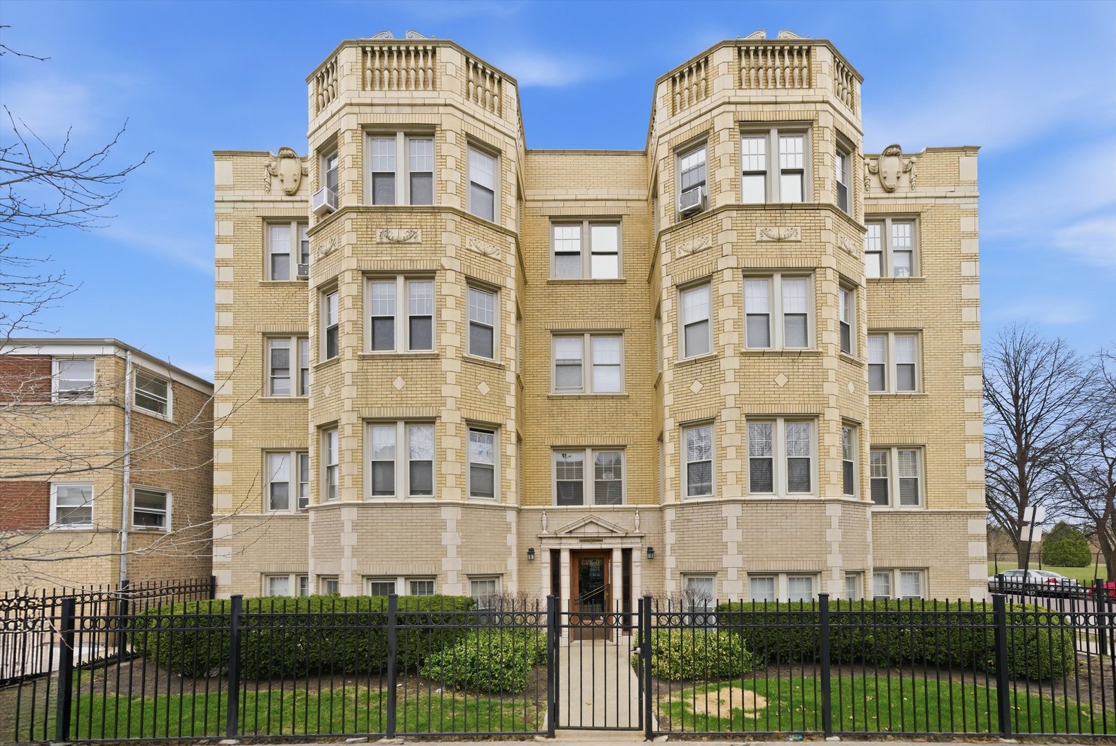 6205 N Oakley Avenue #2, Chicago, IL 60659