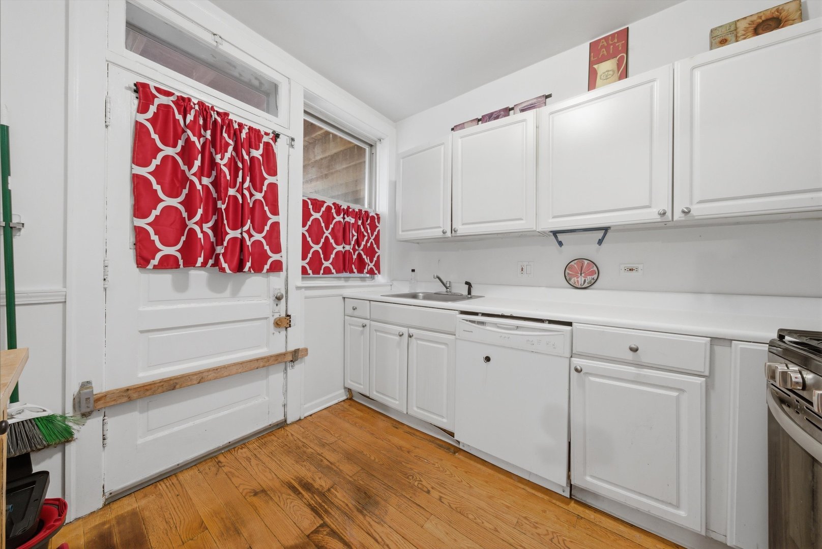 6205 N Oakley Avenue #2, Chicago, IL 60659