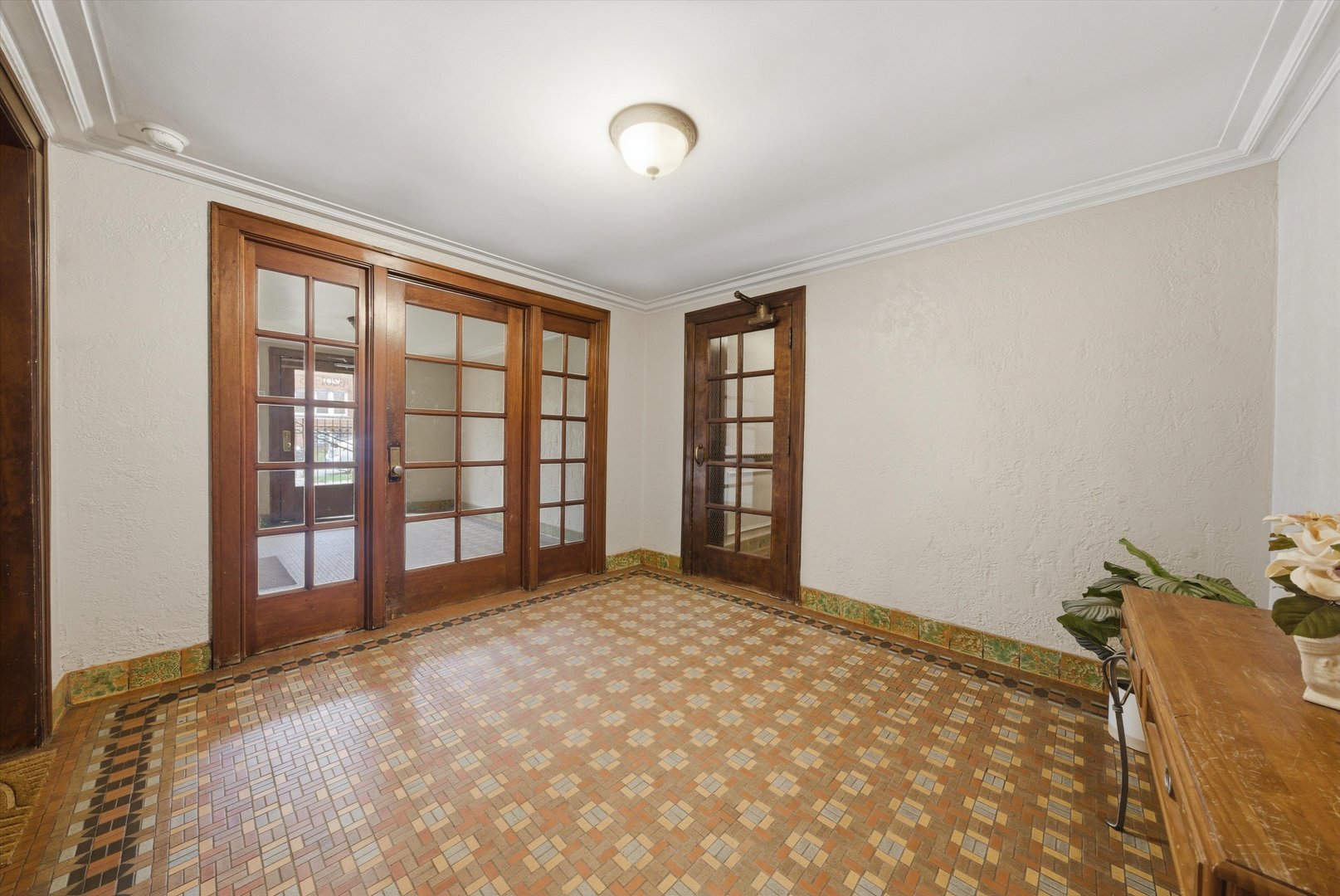 6205 N Oakley Avenue #2, Chicago, IL 60659