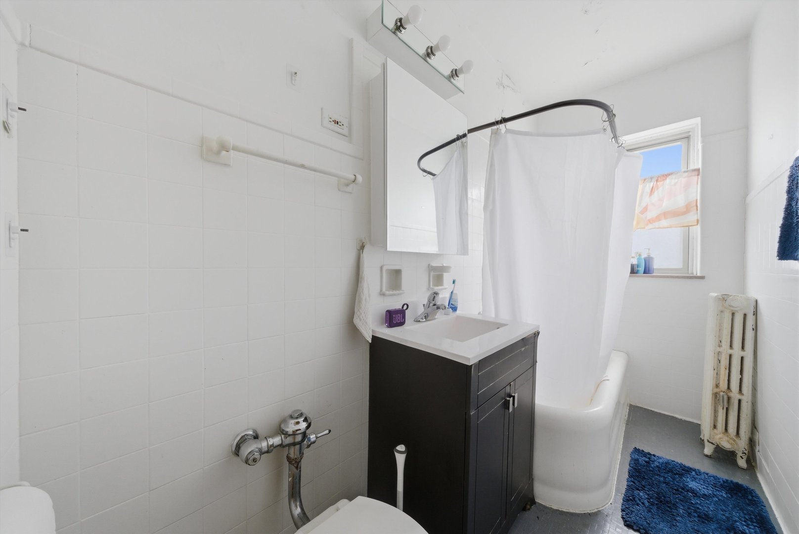 6205 N Oakley Avenue #2, Chicago, IL 60659