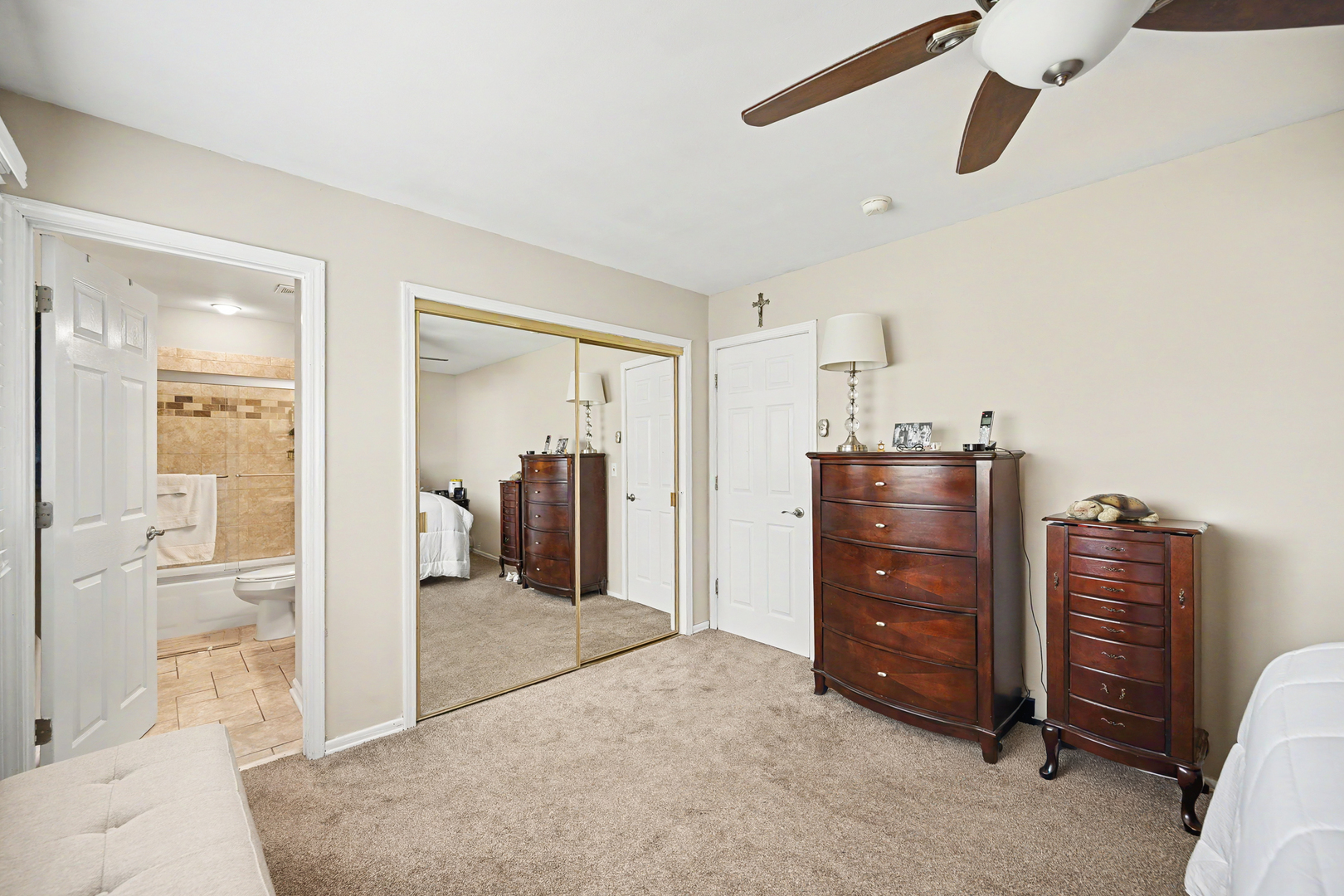 1952 Glenrock Lane, Glendale Heights, IL 60139