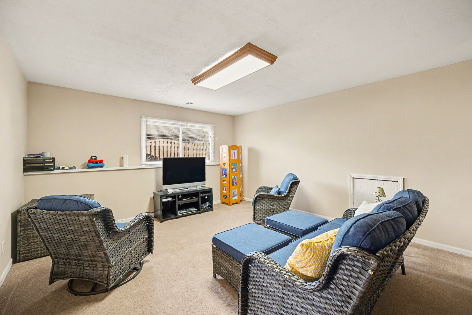 1952 Glenrock Lane, Glendale Heights, IL 60139