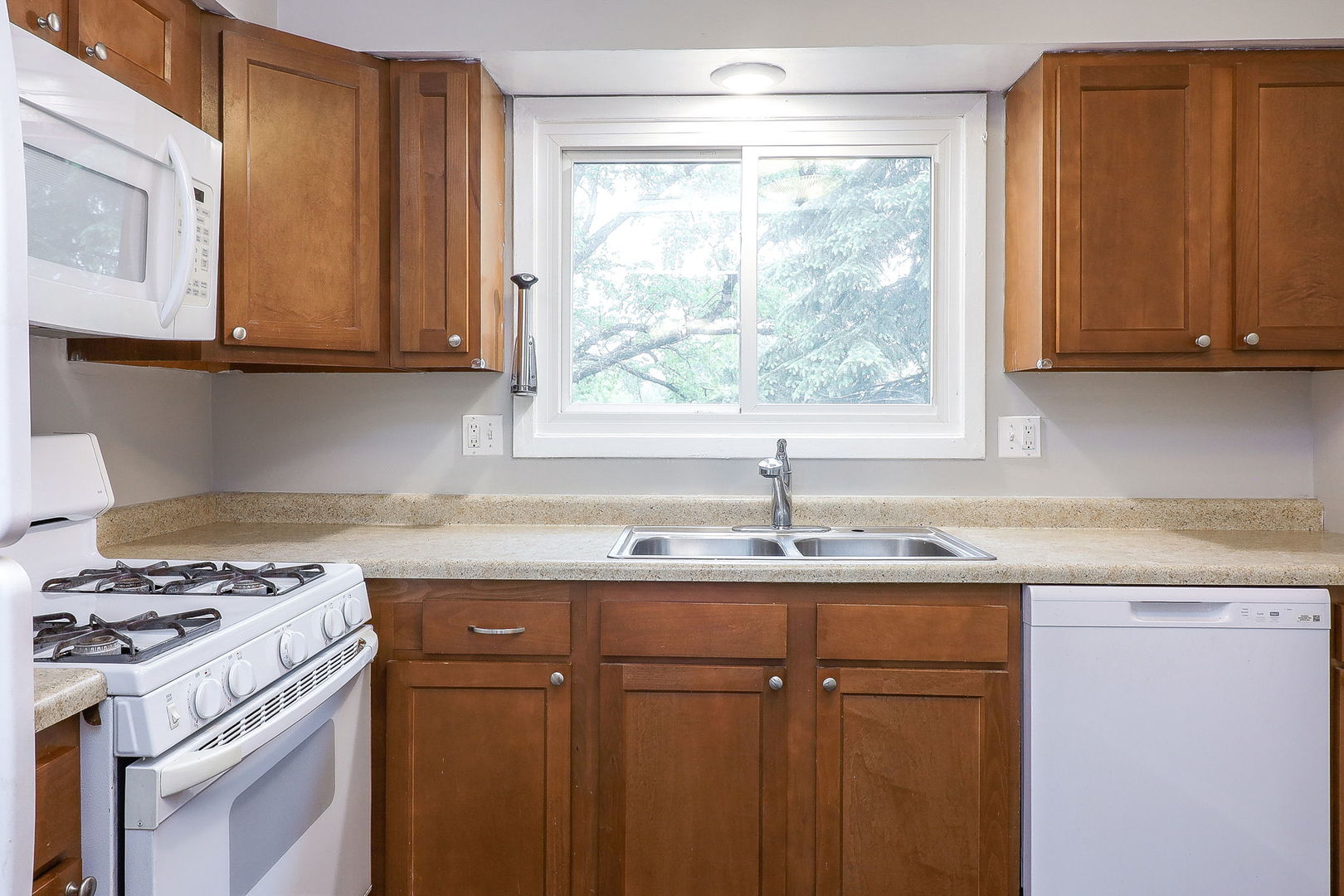 1782 Gloucester Court #B, Wheaton, IL 60189