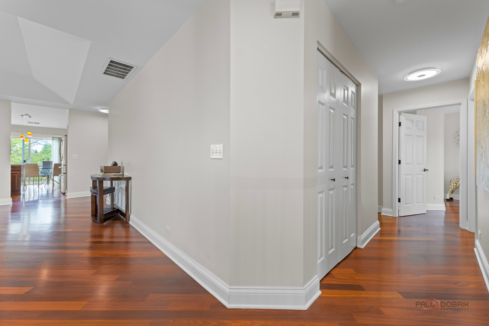 1902 CRENSHAW Circle, Vernon Hills, IL 60061