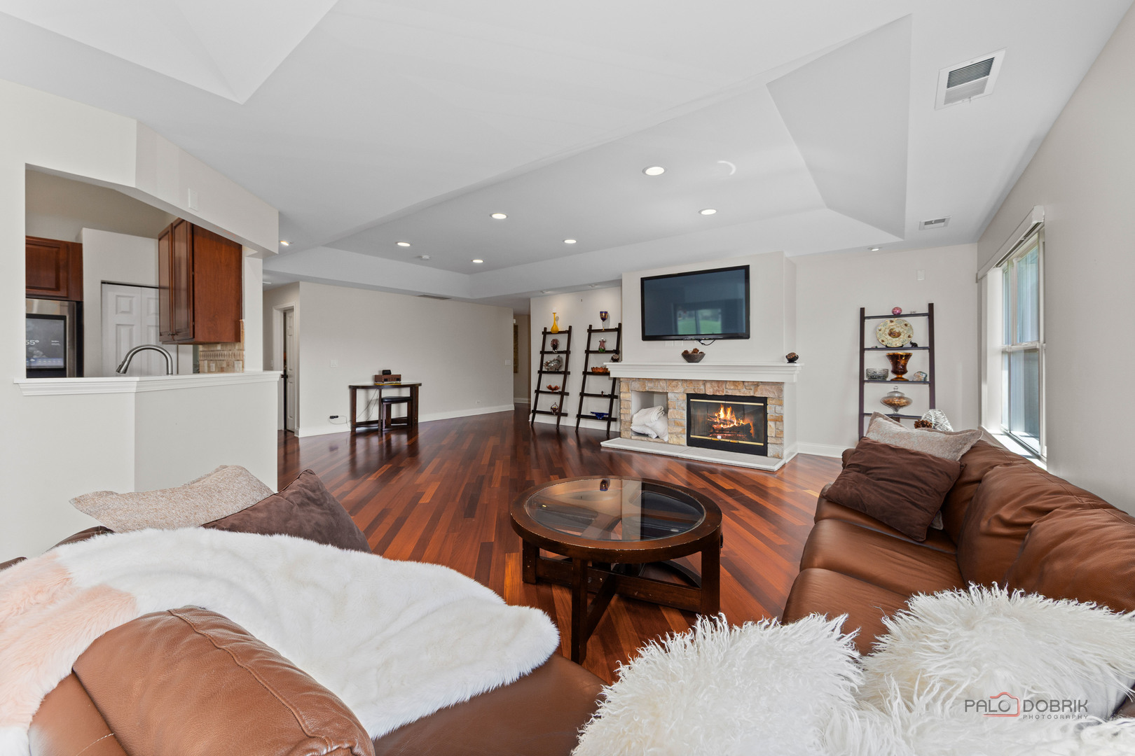 1902 CRENSHAW Circle, Vernon Hills, IL 60061