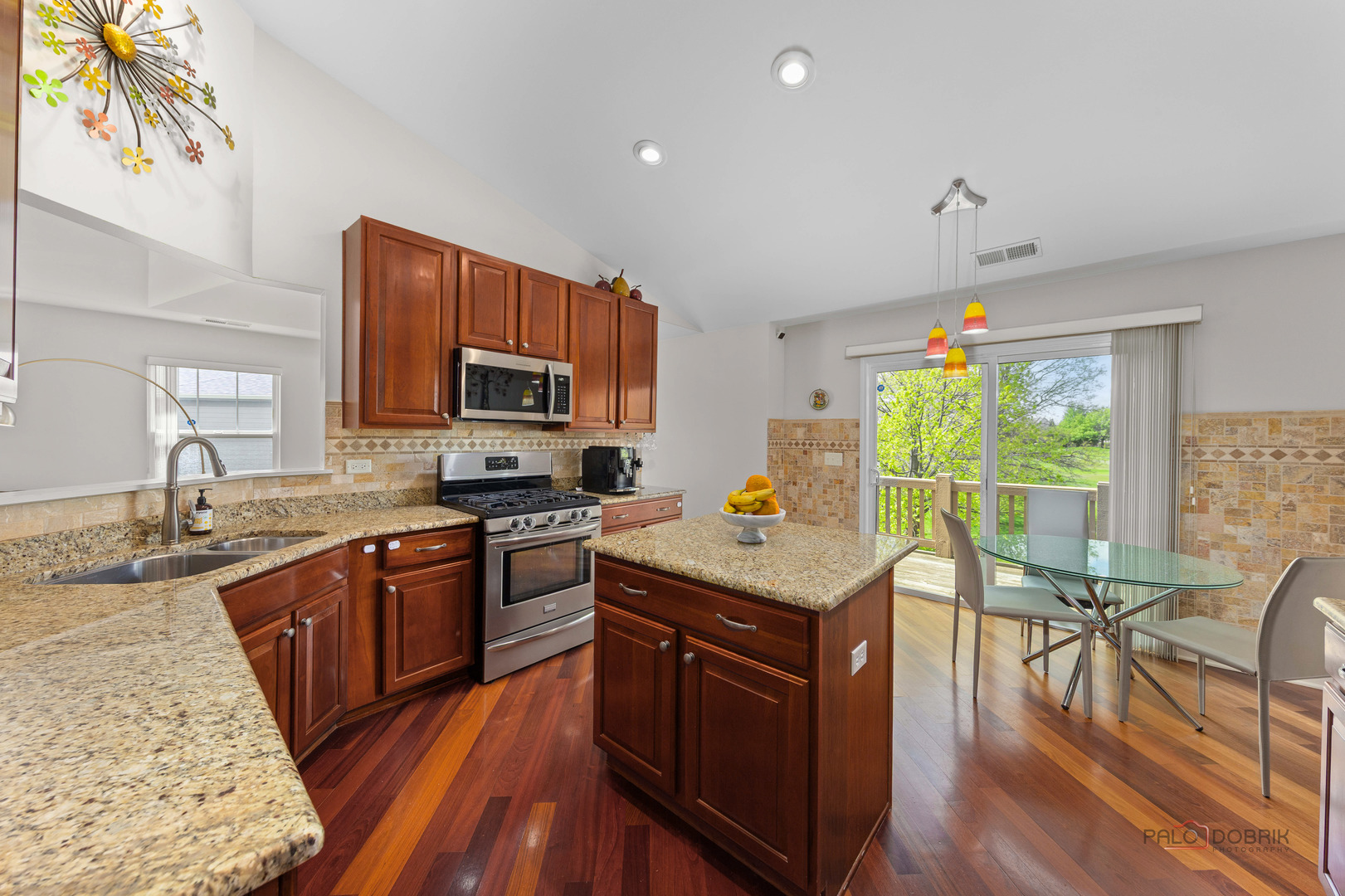 1902 CRENSHAW Circle, Vernon Hills, IL 60061