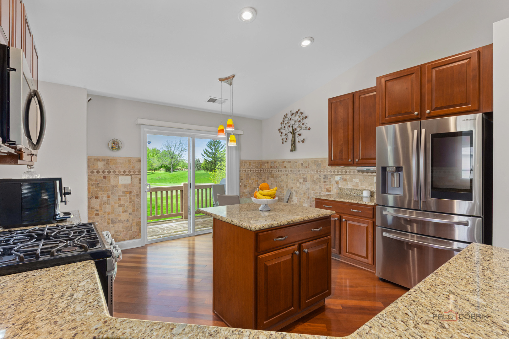 1902 CRENSHAW Circle, Vernon Hills, IL 60061