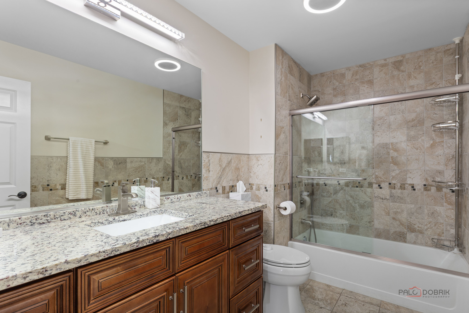 1902 CRENSHAW Circle, Vernon Hills, IL 60061