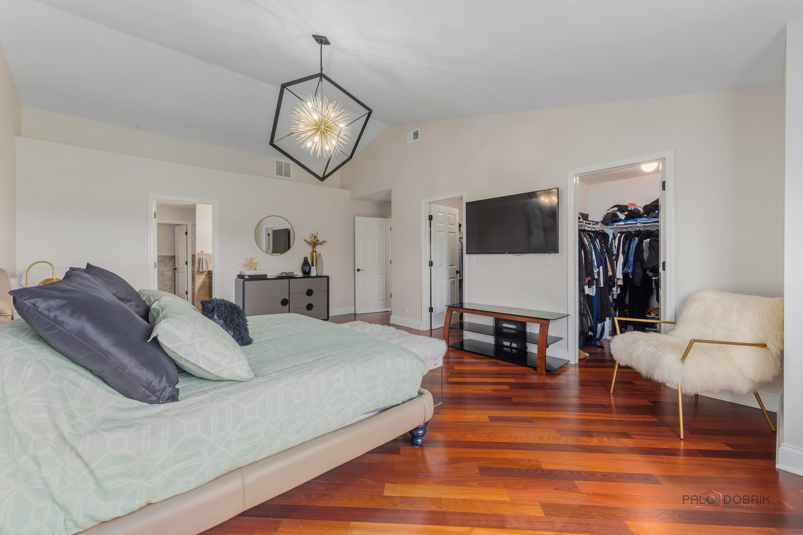 1902 CRENSHAW Circle, Vernon Hills, IL 60061