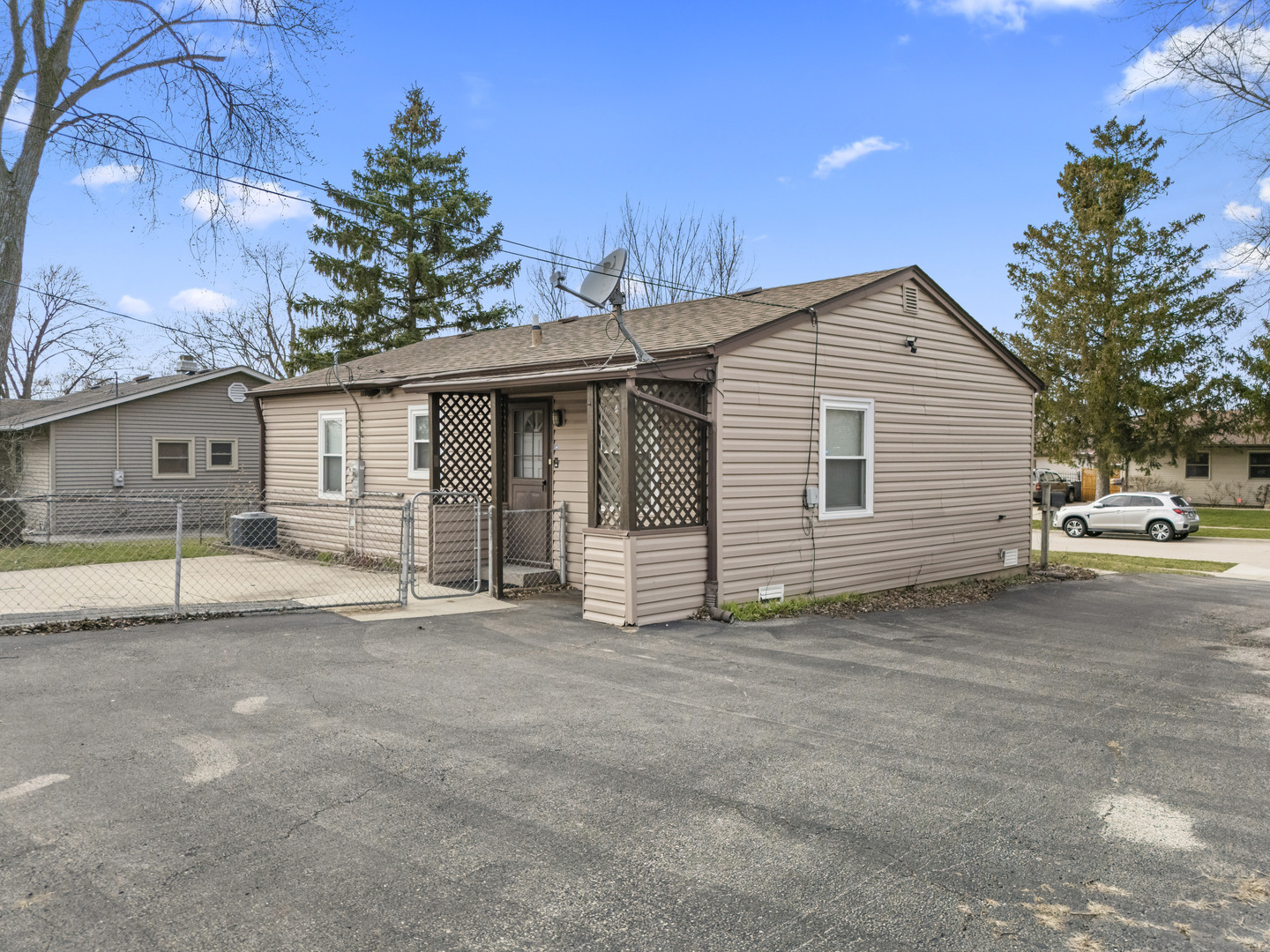 25 Mccabe Drive, Streamwood, IL 60107