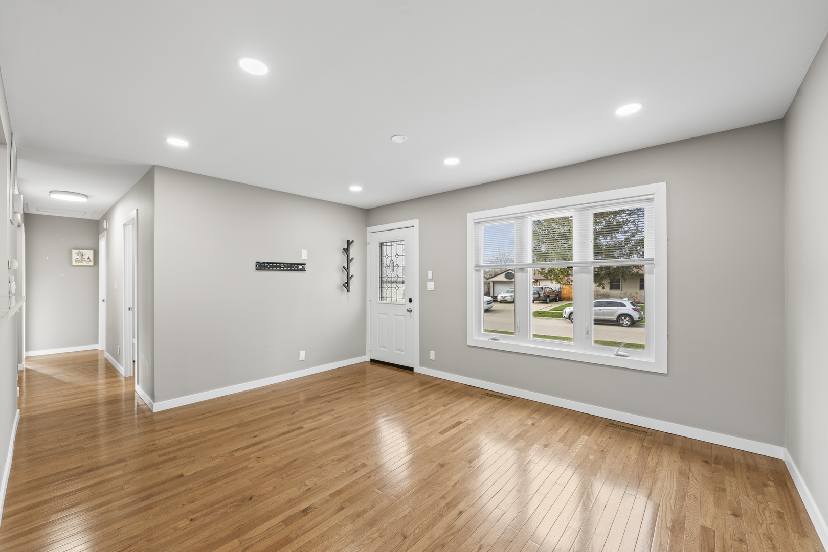 25 Mccabe Drive, Streamwood, IL 60107