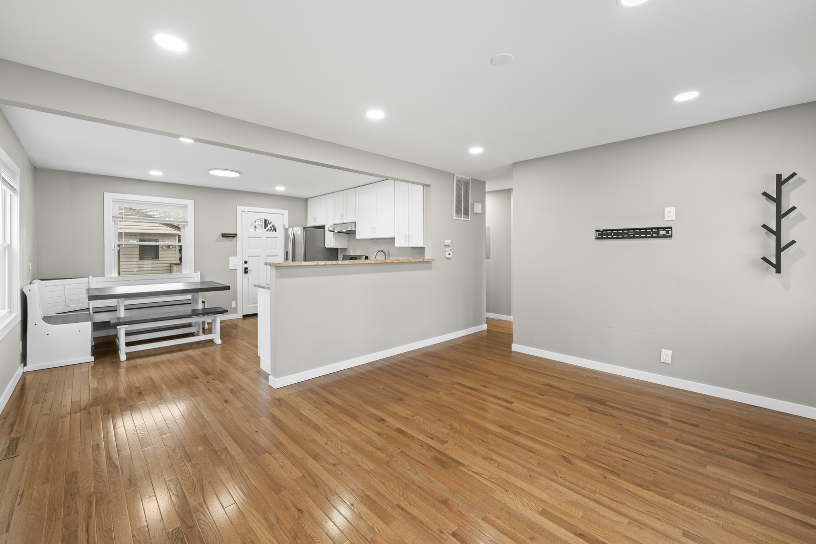 25 Mccabe Drive, Streamwood, IL 60107