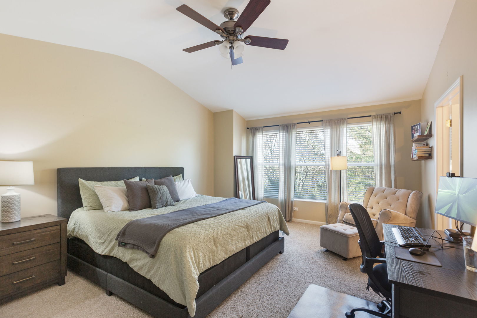 2704 Bay View Circle #2704, Algonquin, IL 60102