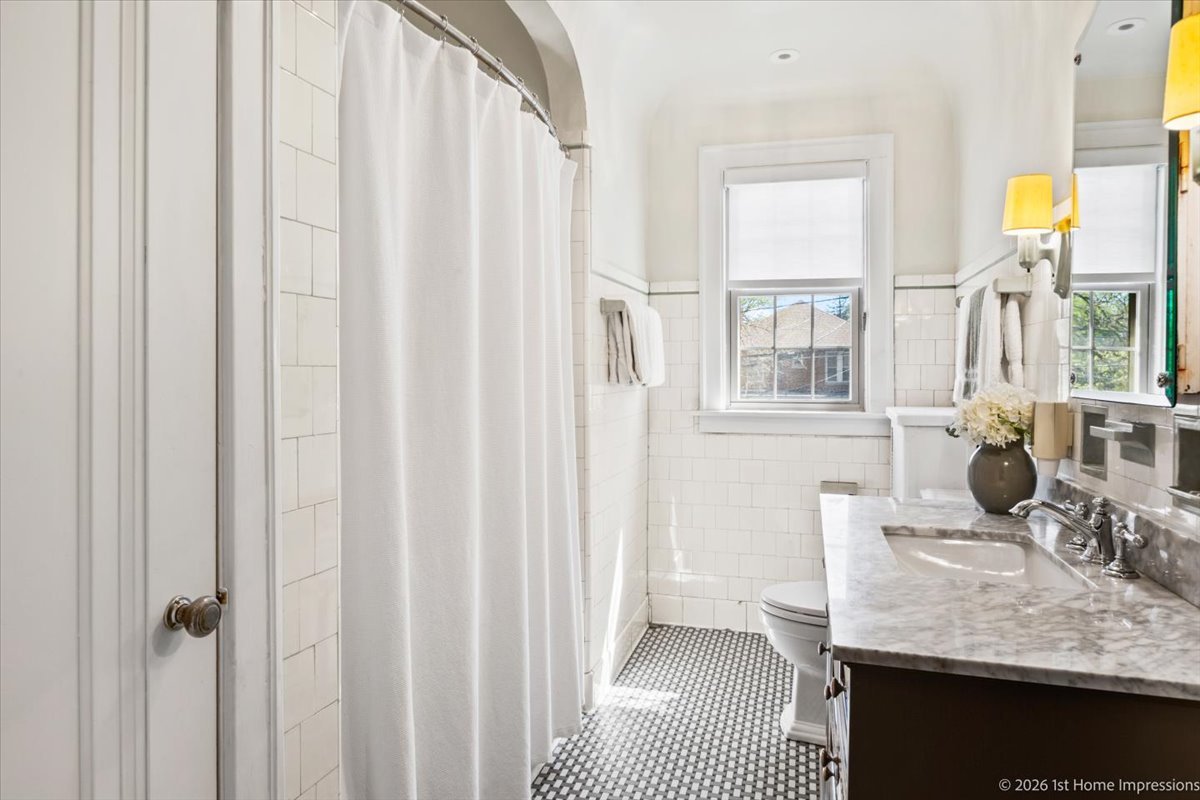 9955 S Hamilton Avenue, Chicago, IL 60643