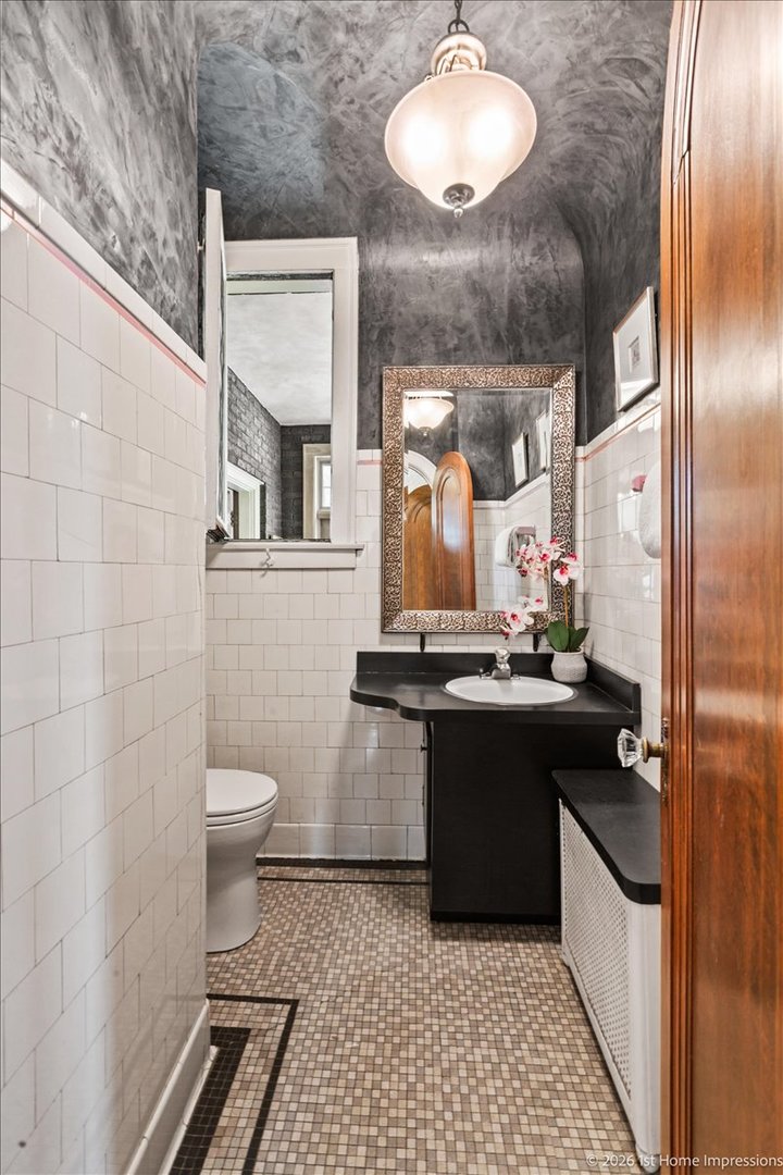 9955 S Hamilton Avenue, Chicago, IL 60643