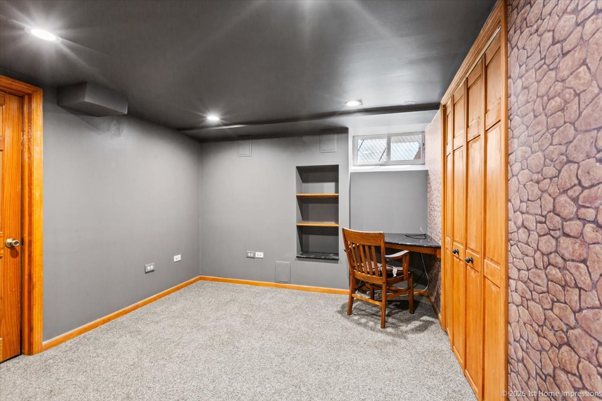 9955 S Hamilton Avenue, Chicago, IL 60643