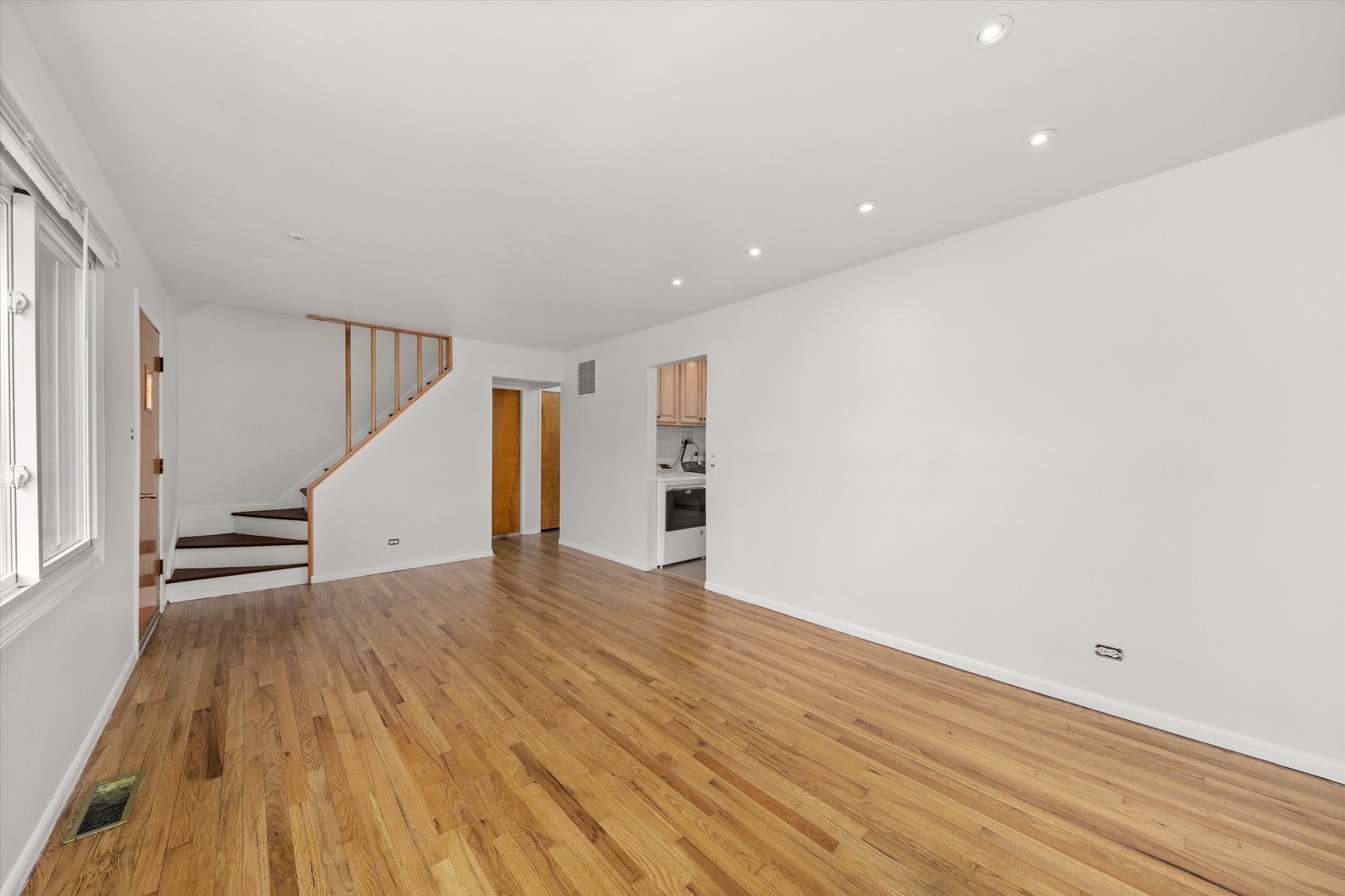 8719 Olympic Drive, Bridgeview, IL 60455