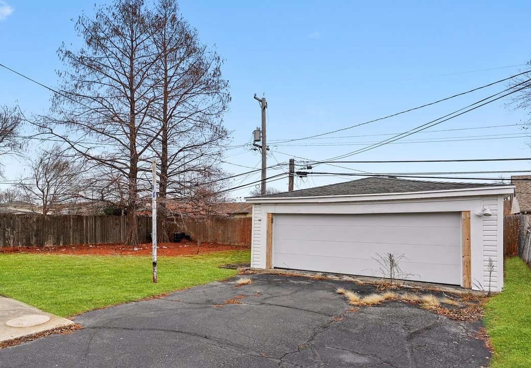 8719 Olympic Drive, Bridgeview, IL 60455