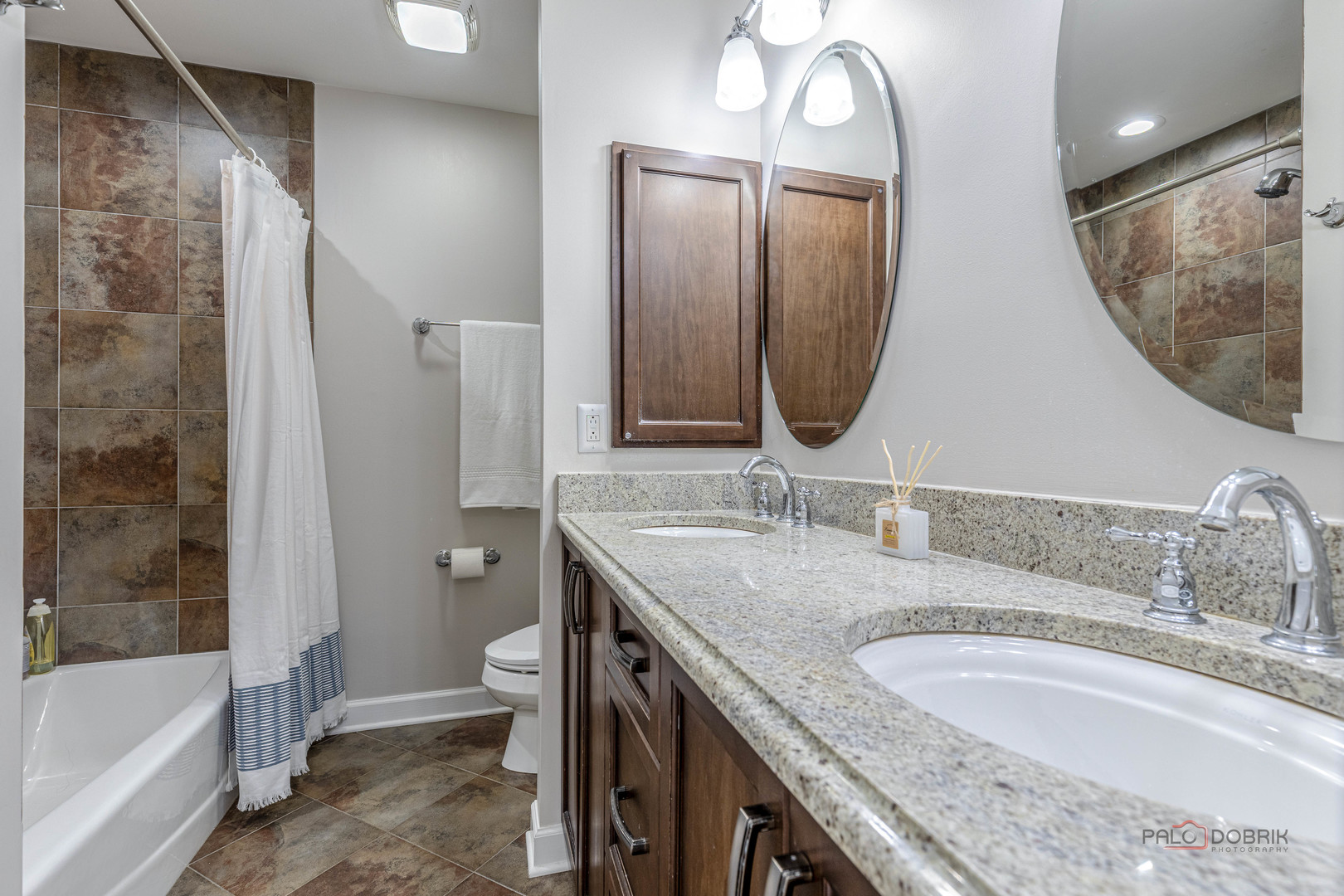 9 Devonshire Lane, Lincolnshire, IL 60069