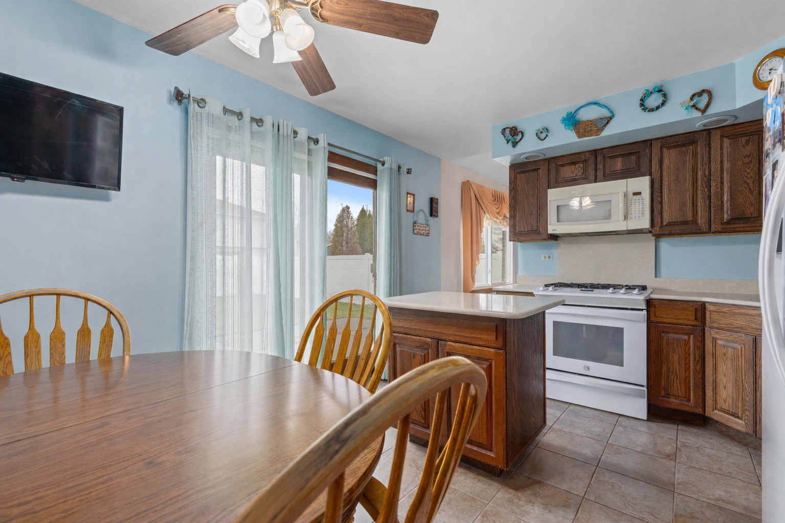 1124 N Anvil Court, Addison, IL 60101