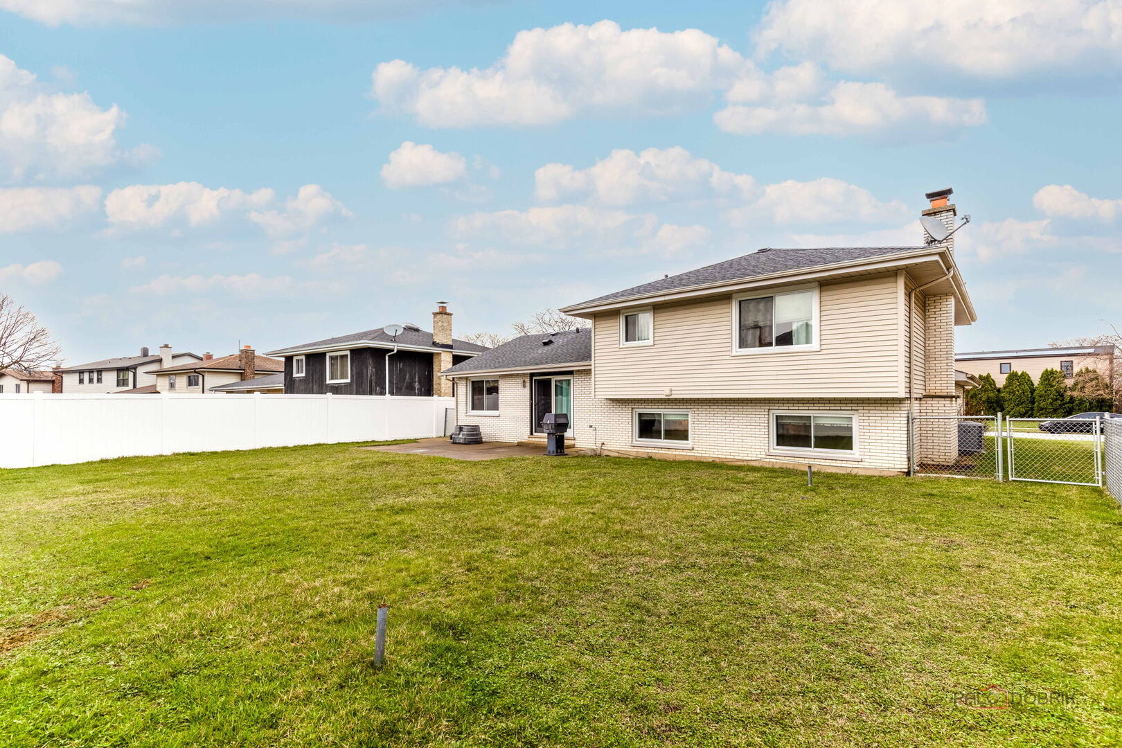 1124 N Anvil Court, Addison, IL 60101