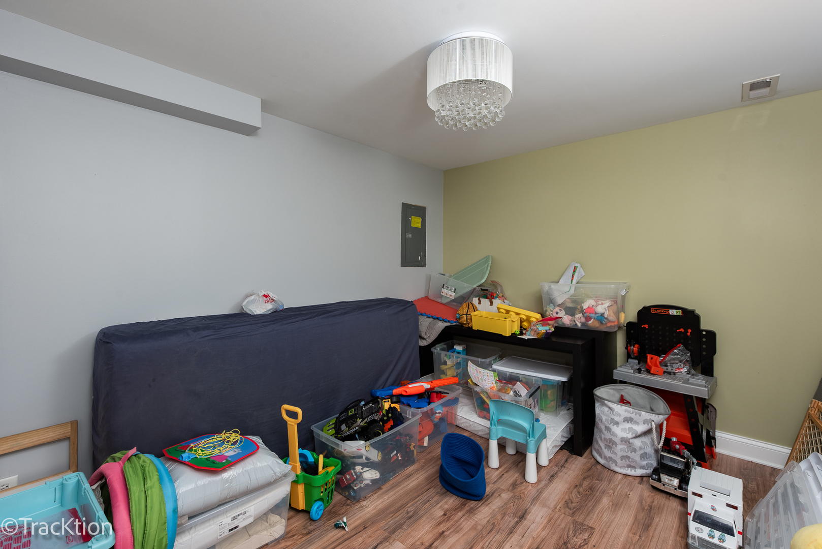 401 S Whispering Hills Drive, Naperville, IL 60540