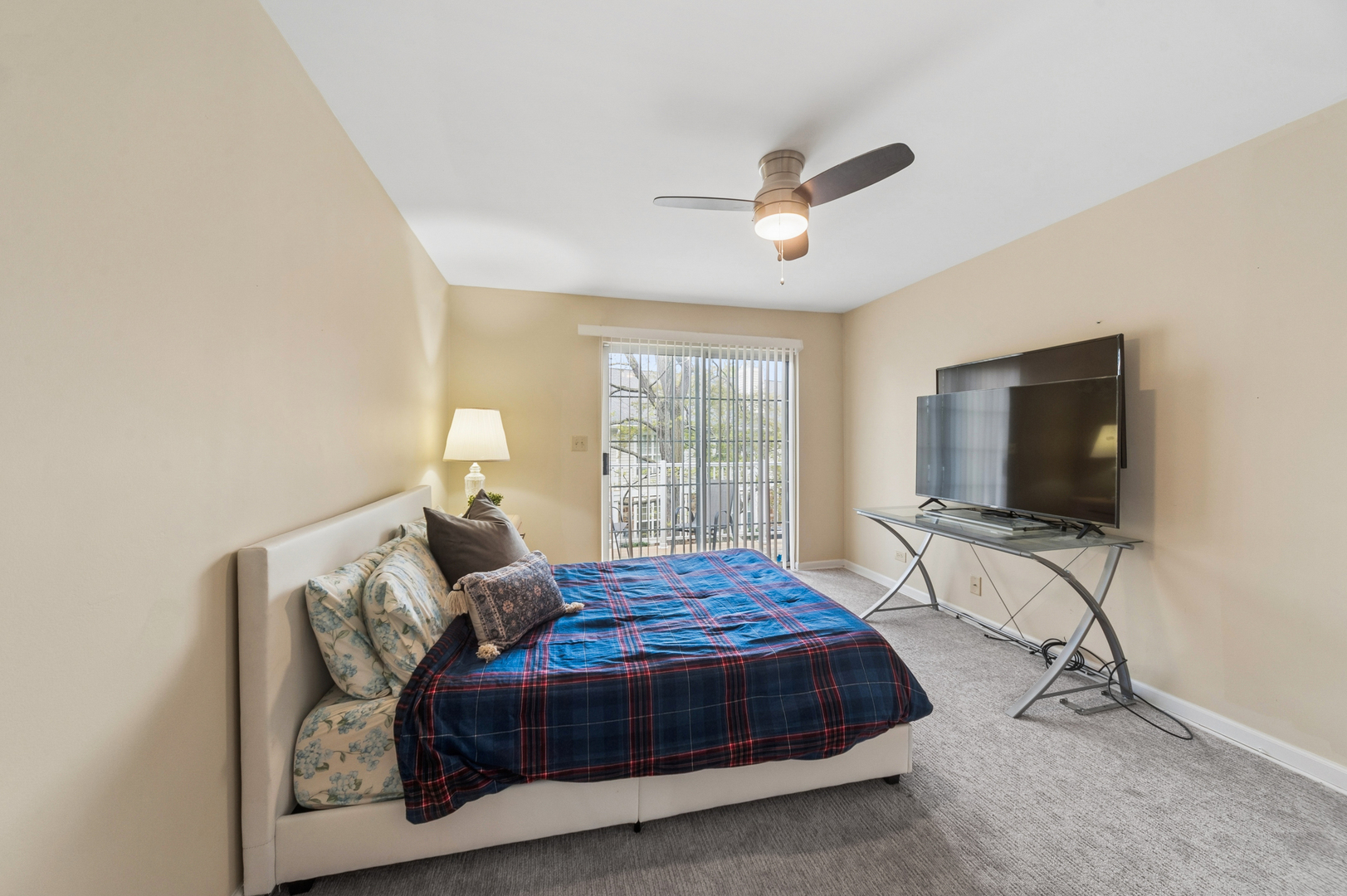 767 GROSSE POINTE Circle, Vernon Hills, IL 60061