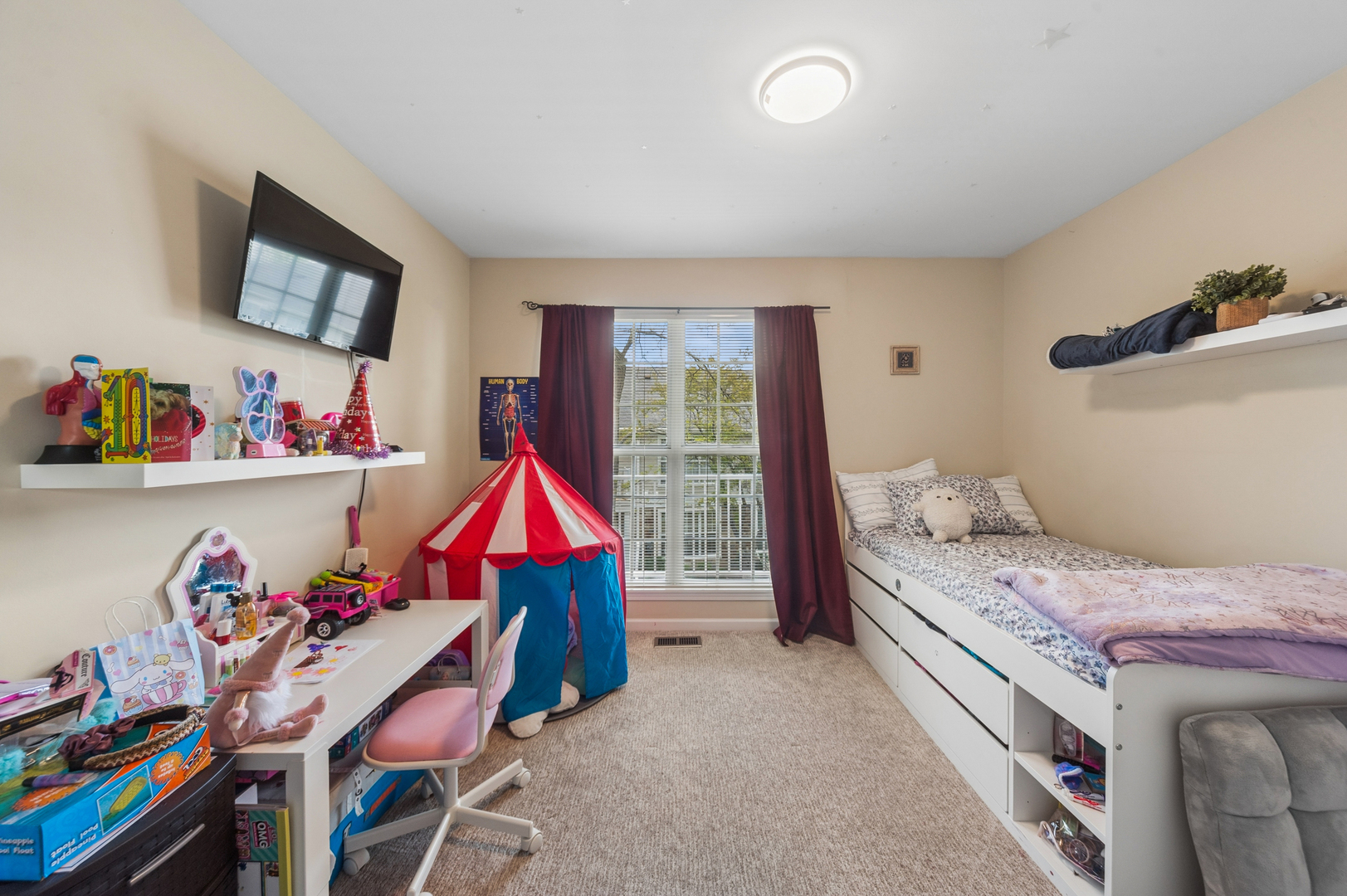 767 GROSSE POINTE Circle, Vernon Hills, IL 60061