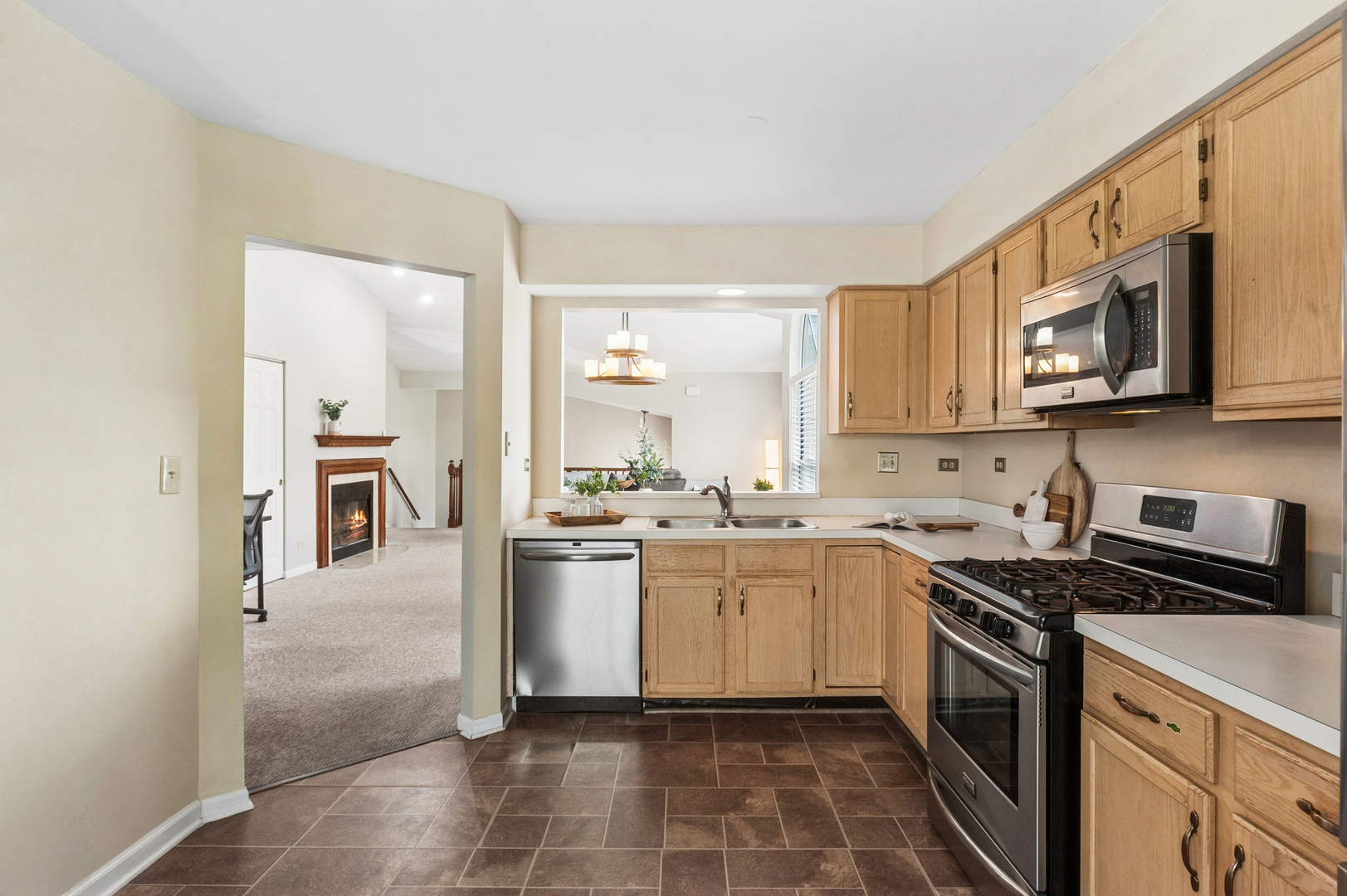 767 GROSSE POINTE Circle, Vernon Hills, IL 60061