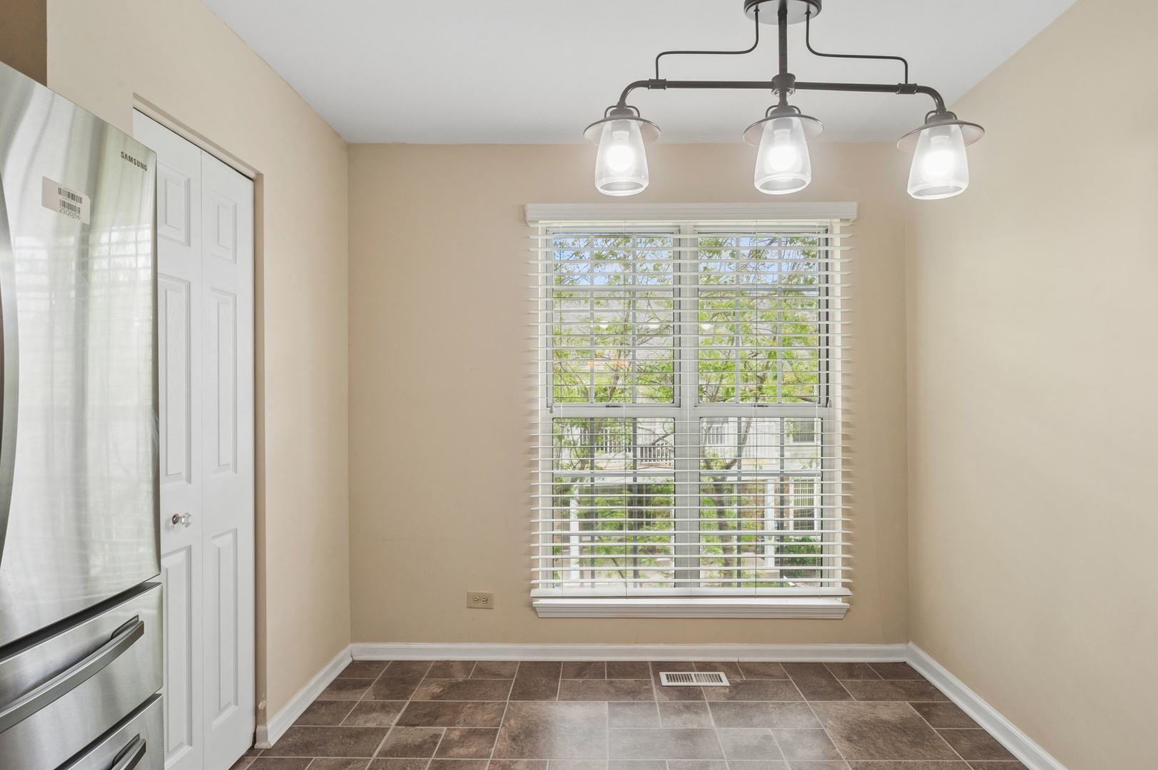 767 GROSSE POINTE Circle, Vernon Hills, IL 60061
