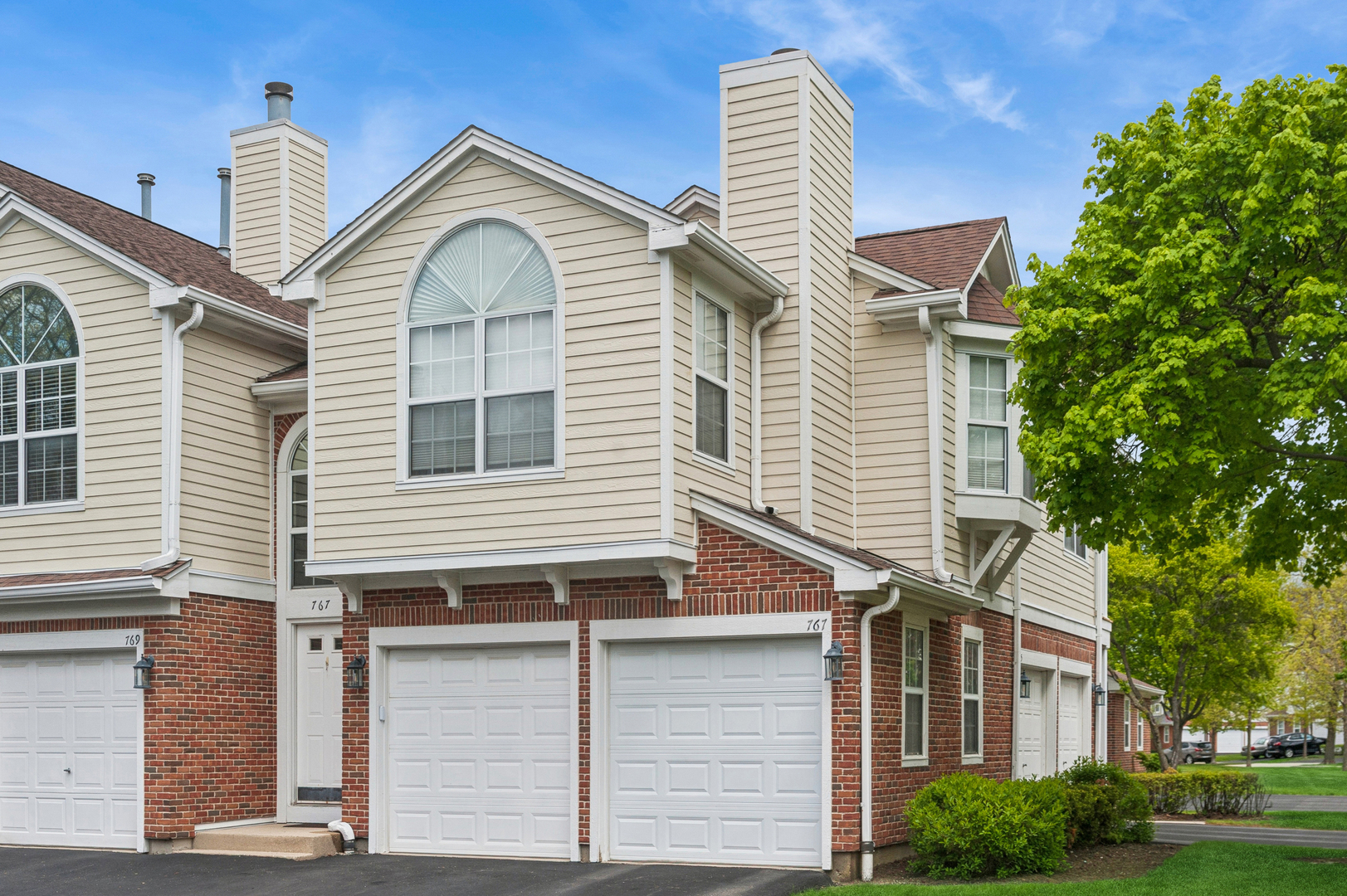 767 GROSSE POINTE Circle, Vernon Hills, IL 60061