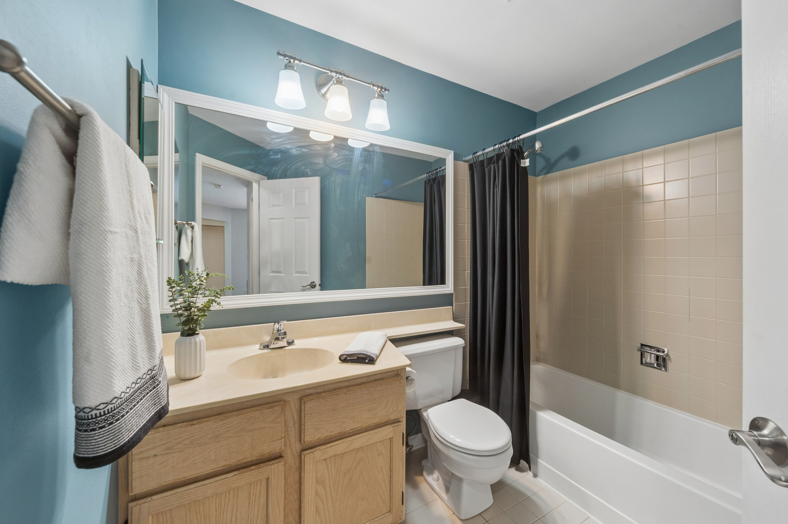 767 GROSSE POINTE Circle, Vernon Hills, IL 60061