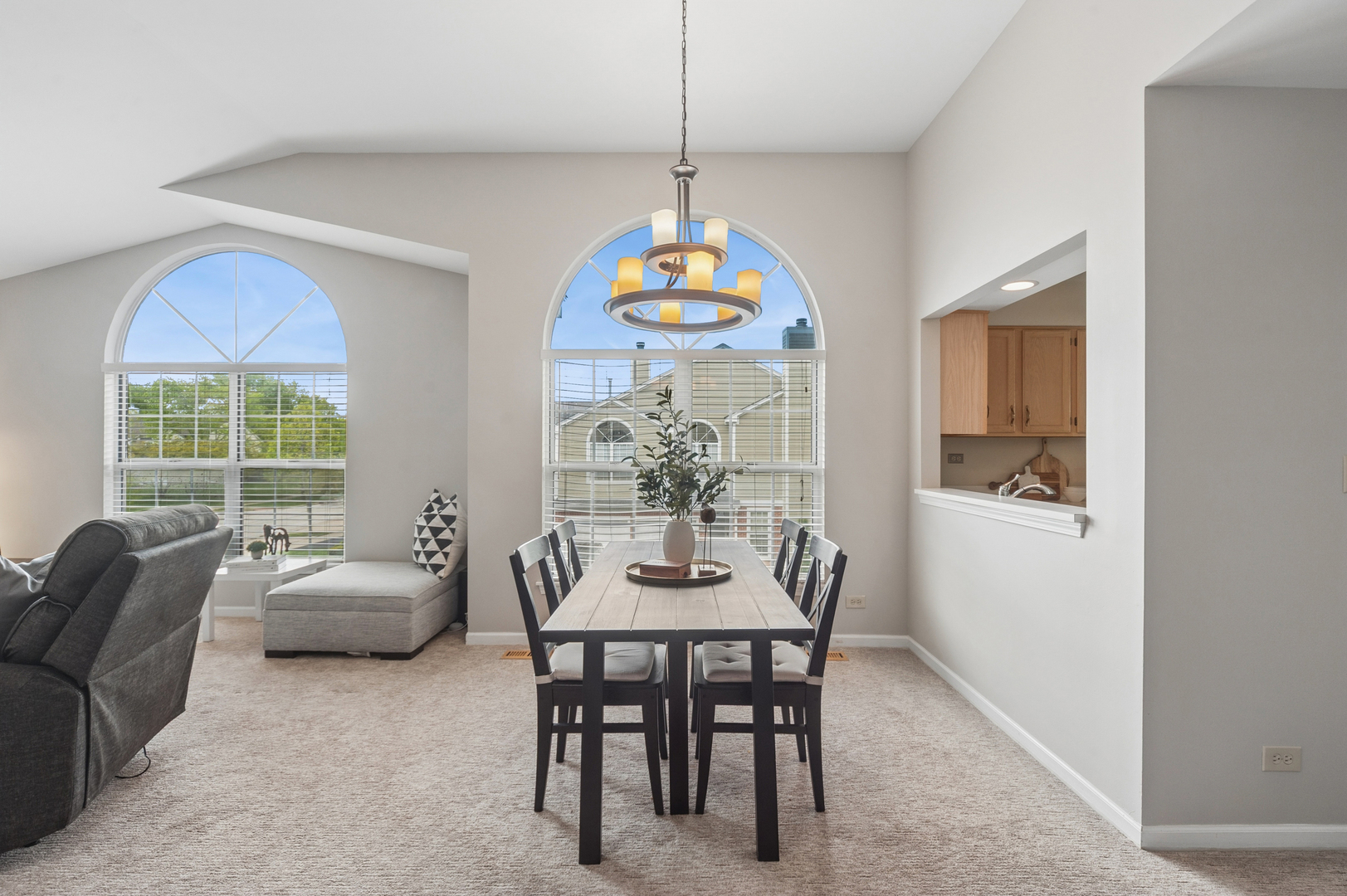 767 GROSSE POINTE Circle, Vernon Hills, IL 60061