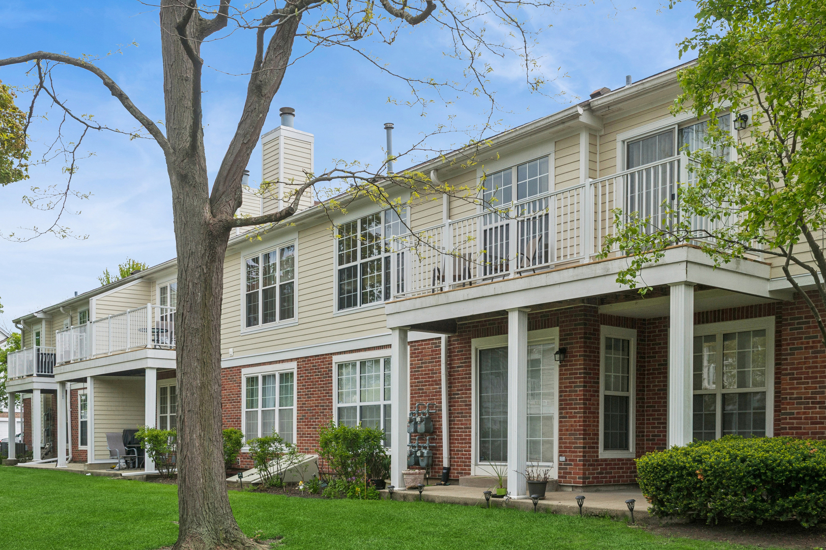 767 GROSSE POINTE Circle, Vernon Hills, IL 60061