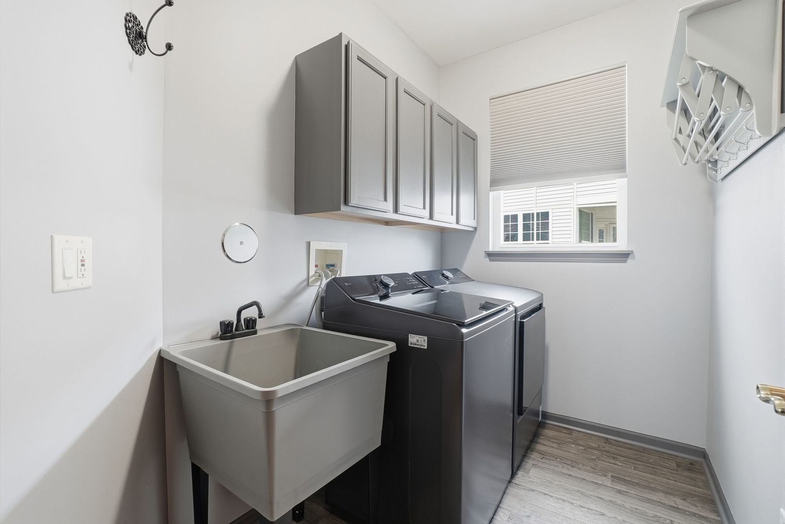 16122 Seneca Lake Circle, Crest Hill, IL 60403