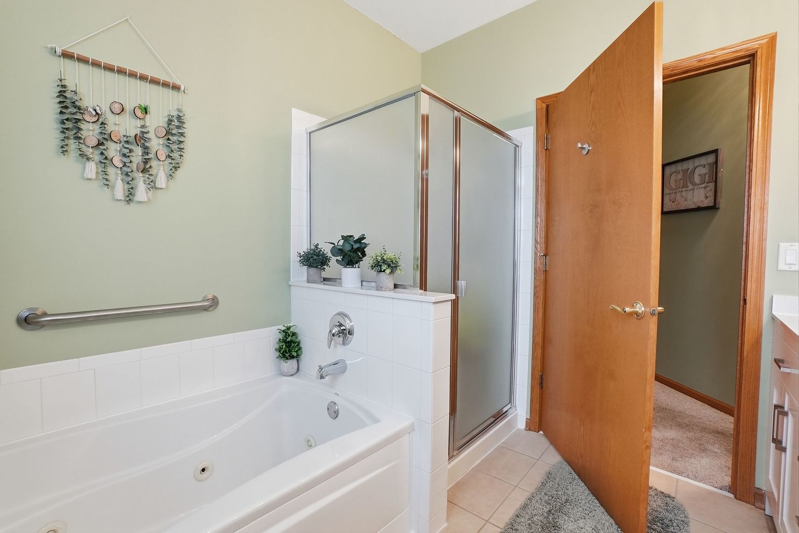 16122 Seneca Lake Circle, Crest Hill, IL 60403