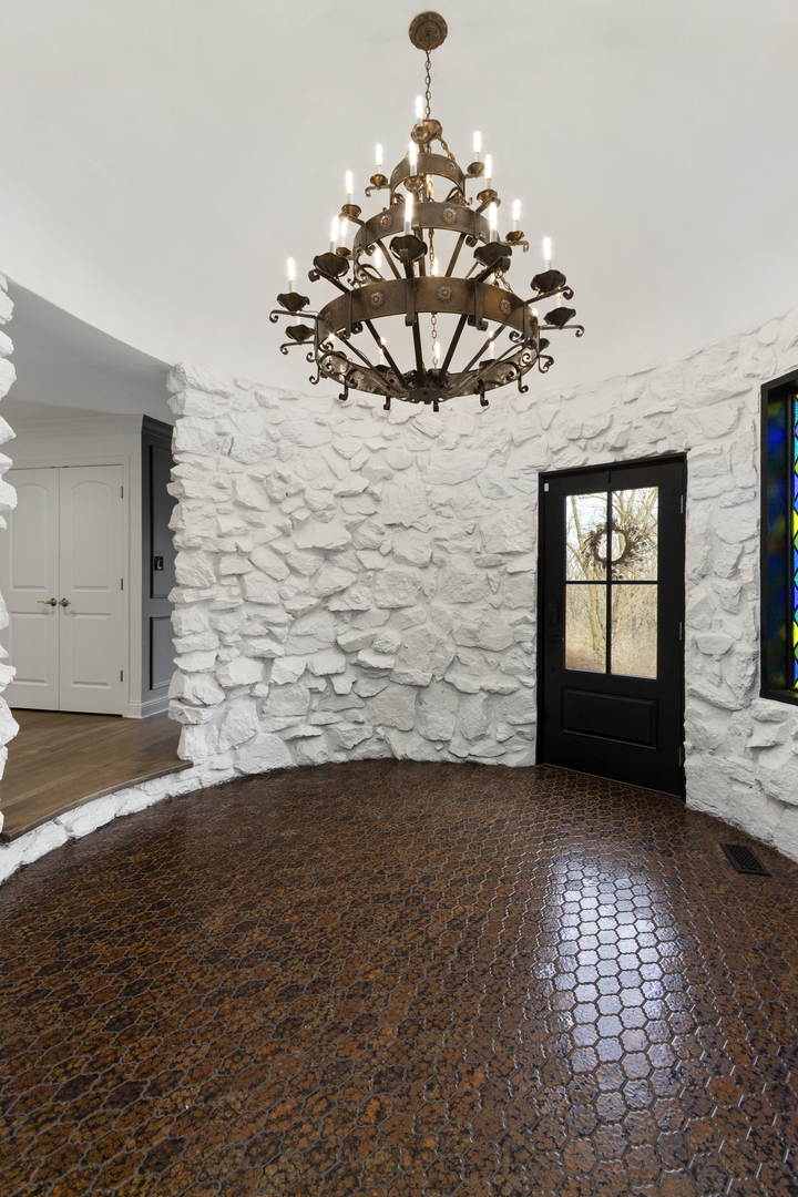 674 Plum Tree Road, Barrington Hills, IL 60010