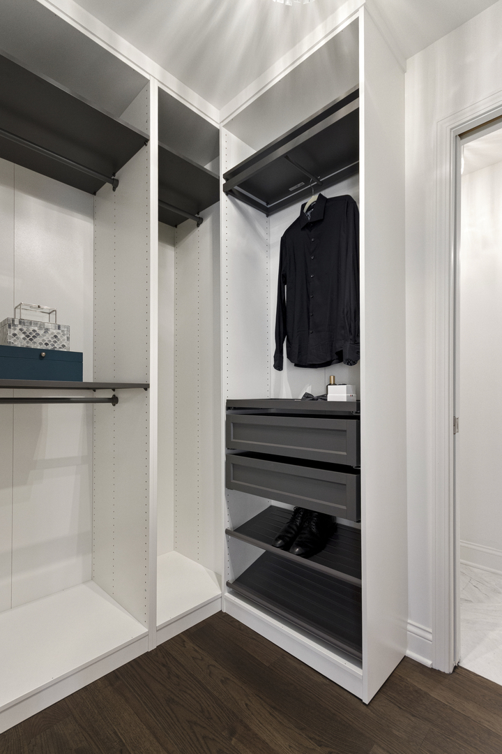 674 Plum Tree Road, Barrington Hills, IL 60010