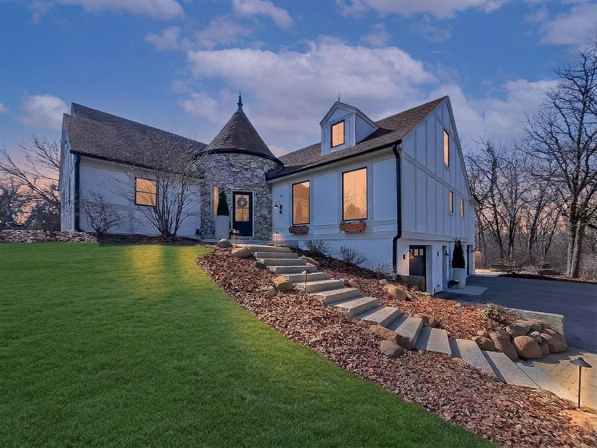 674 Plum Tree Road, Barrington Hills, IL 60010