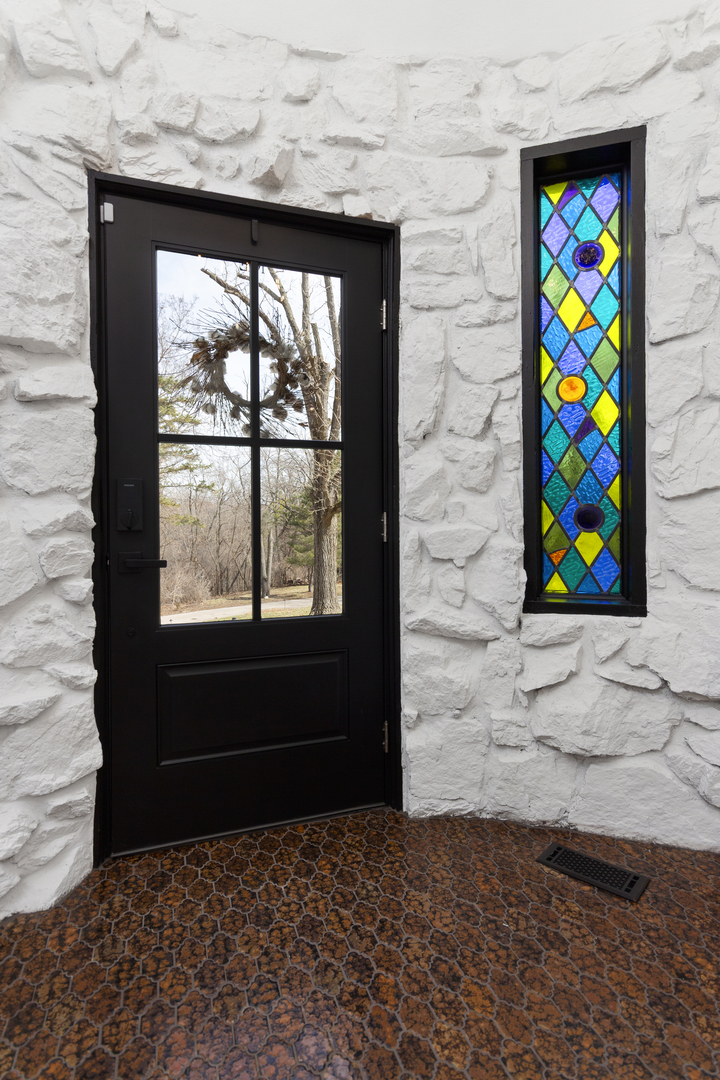 674 Plum Tree Road, Barrington Hills, IL 60010