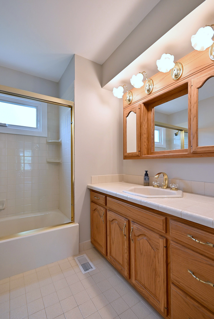 1408 Colony Court, Lombard, IL 60148