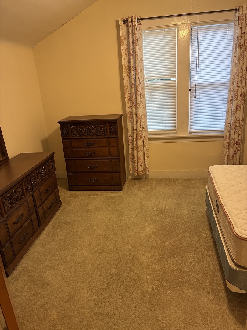 5452 W Warwick Avenue, Chicago, IL 60641