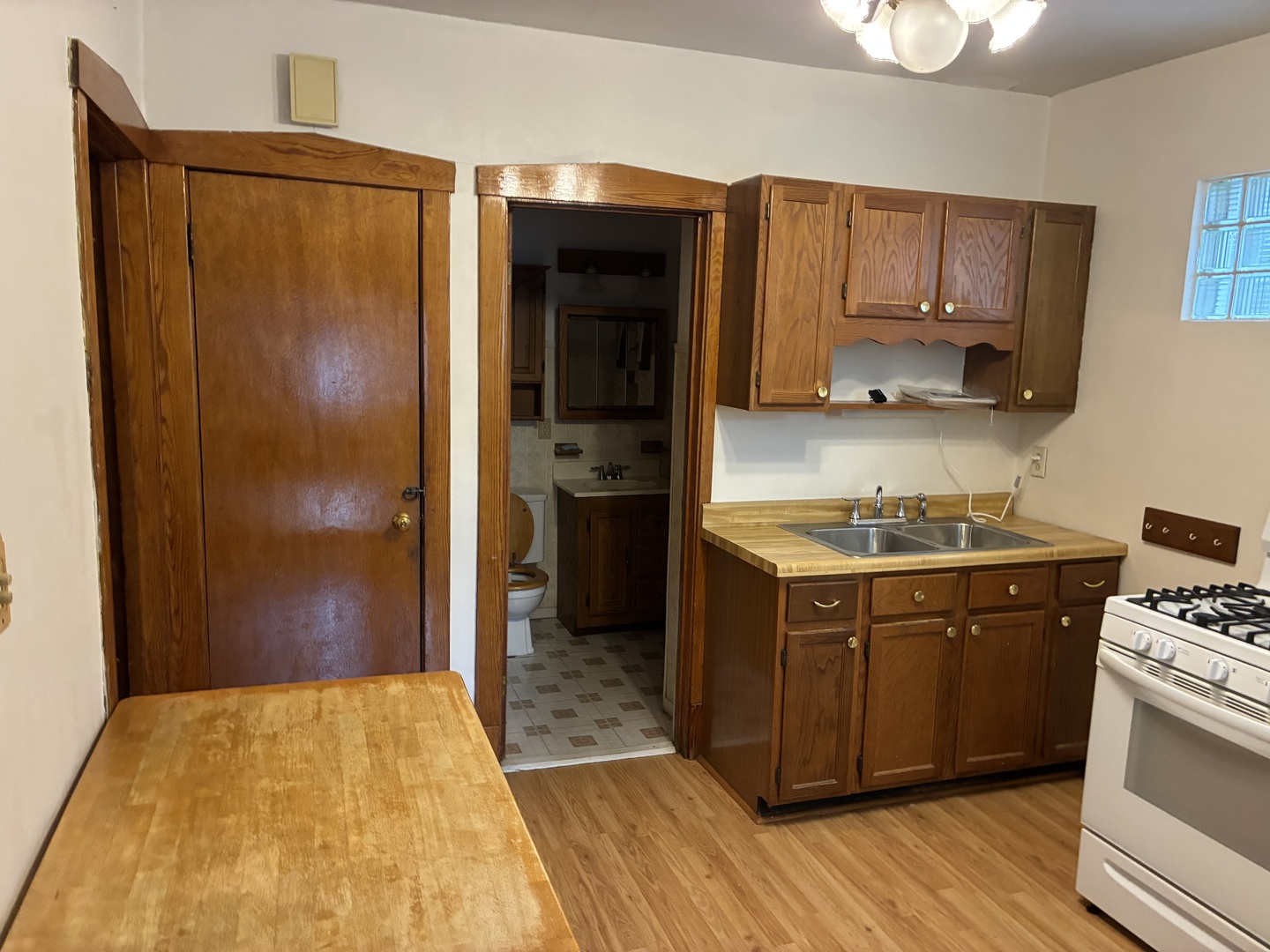 5452 W Warwick Avenue, Chicago, IL 60641